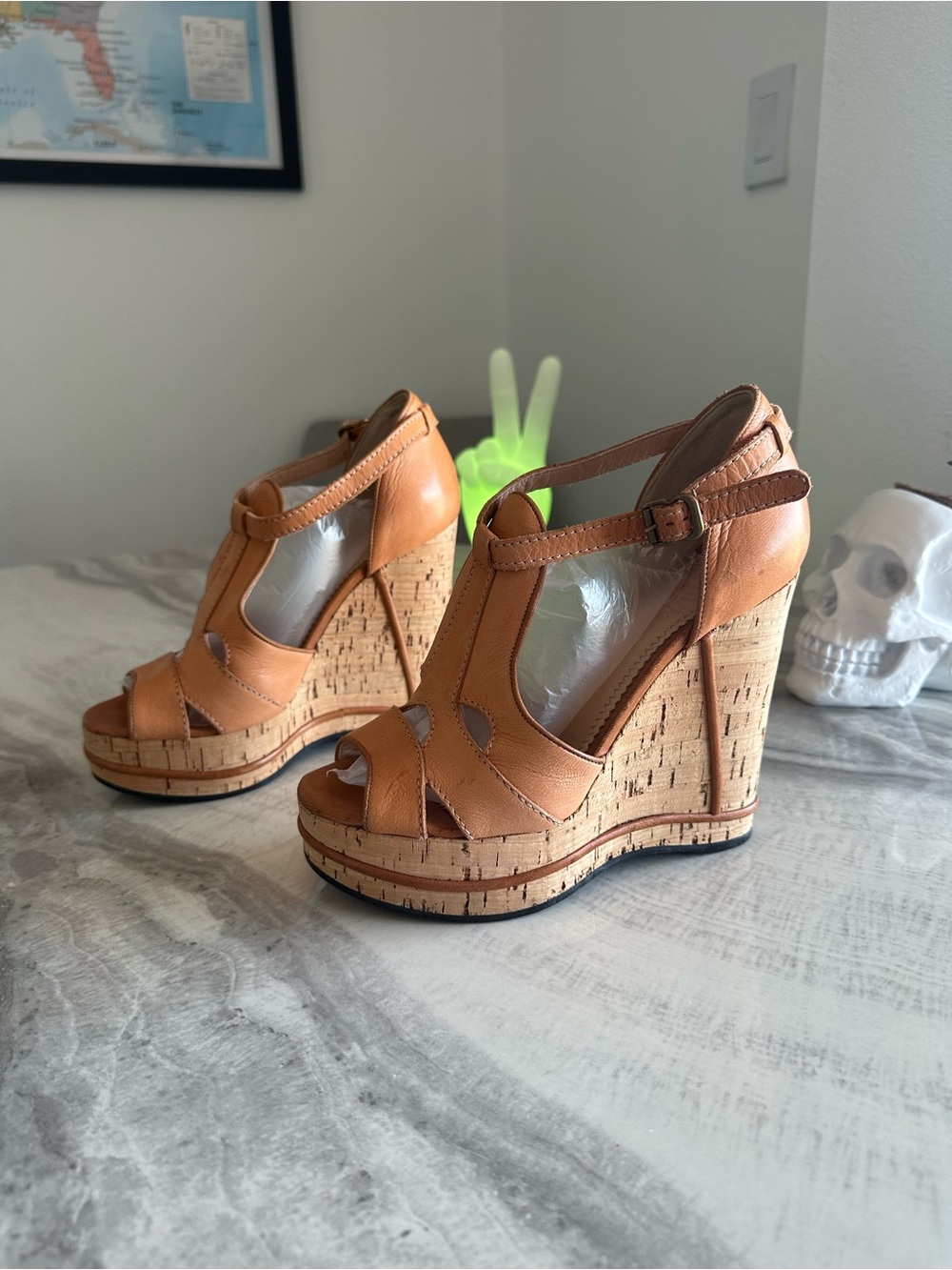 Chloé Women’s Nut Brown Leather Cutout T-Strap Cork Wedge Sandals